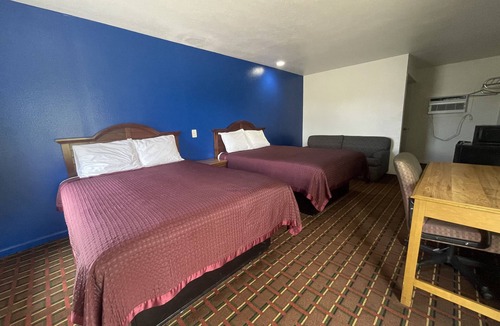 Clarksville Hotel | Red River Inn