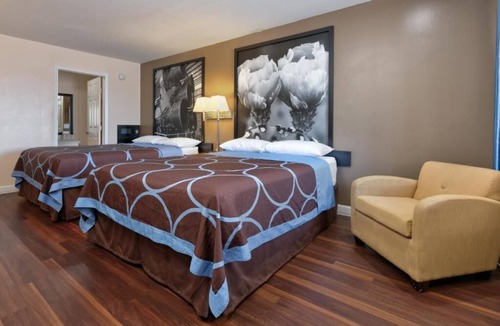 Vernon Hotel | Red River Inn