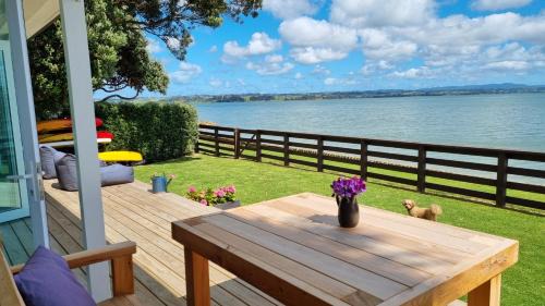 Clarks Beach House | Red Rock Cottage, beachfront luxury