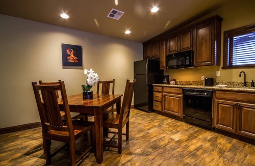 Zion National Park South Entrance Apartment | Red Rock Escape | 1 Unit | Steps from Zion National Park and Virgin River Trails