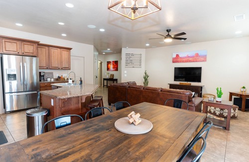 Page House | Red Rock Hangout: Easy Boat Parking + Kid's Game Room + Hot Tub + BBQ + Firepit