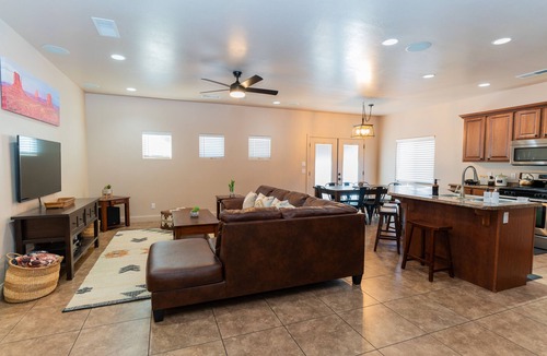 Page House | Red Rock Hangout: Easy Boat Parking + Kid's Game Room + Hot Tub + BBQ + Firepit