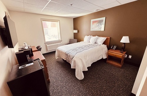 Hibbing Hotel | Red Rock Hotel & Suites