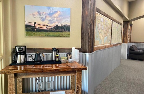 Challis Hotel | RED ROCK LODGE