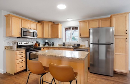 Applewood West House | Red Rocks Retreat Sleeps 12: Sauna, Fire Pit, Grill, Full Kitchen & Pool Table