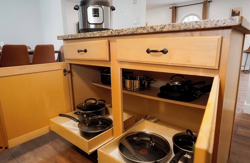 Applewood West House | Red Rocks Retreat Sleeps 12: Sauna, Fire Pit, Grill, Full Kitchen & Pool Table