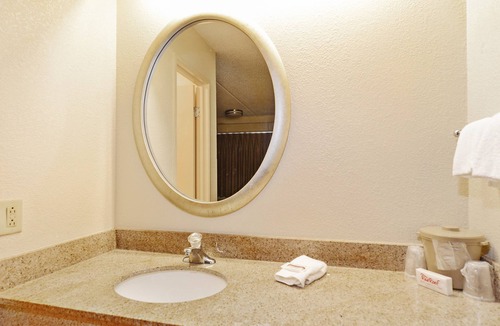 Akron Hotel | Red Roof Inn Akron