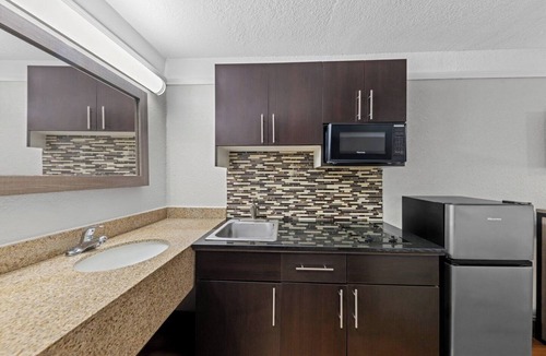 Ardmore Hotel | Red Roof Inn Ardmore