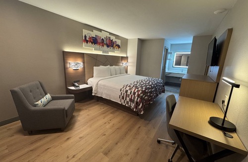 Arlington Hotel | Red Roof Inn Arlington - Entertainment District