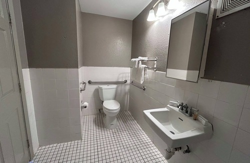 Arlington Hotel | Red Roof Inn Arlington - Entertainment District