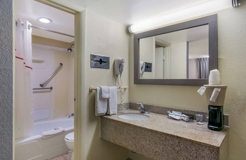 Woodlawn Hotel | Red Roof Inn Baltimore