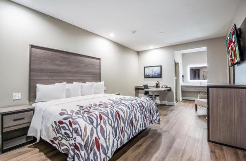 Mont Belvieu Hotel | Red Roof Inn Baytown