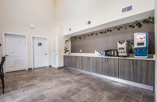 Mont Belvieu Hotel | Red Roof Inn Baytown