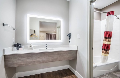 Mont Belvieu Hotel | Red Roof Inn Baytown