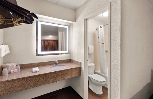 Johnson City Hotel | Red Roof Inn Binghamton - Johnson City