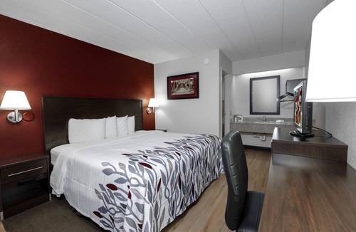 Bloomington Hotel | Red Roof Inn Bloomington - Normal/University
