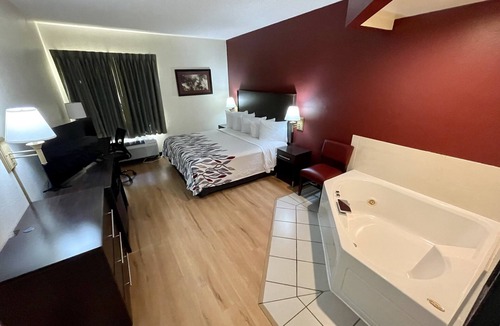 Clyde Hotel | Red Roof Inn Clyde