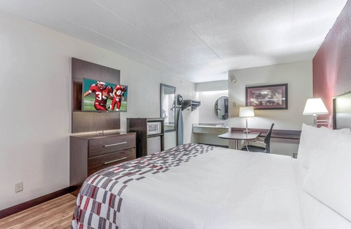 Columbia Hotel | Red Roof Inn Columbia, MO