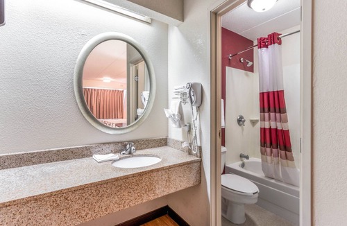 Columbia Hotel | Red Roof Inn Columbia, MO