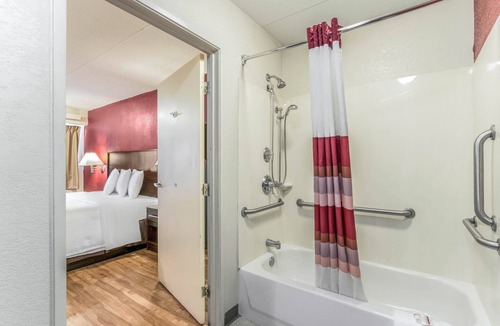 Columbia Hotel | Red Roof Inn Columbia, MO