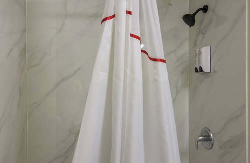 North Aurora Hotel | Red Roof Inn & Conference Center Chicago - Aurora/Fox Valley