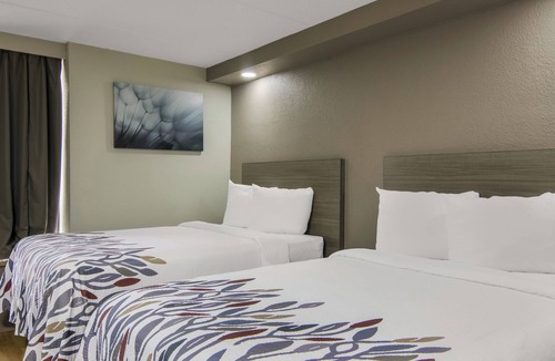 North Aurora Hotel | Red Roof Inn & Conference Center Chicago - Aurora/Fox Valley