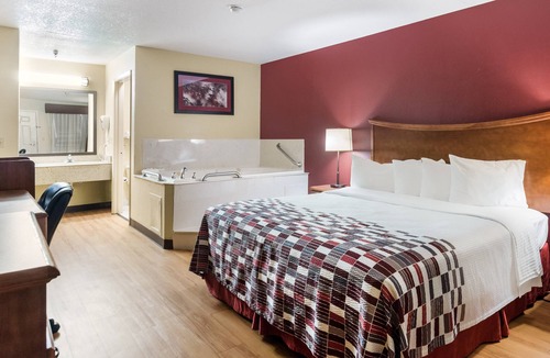 Willis Hotel | Red Roof Inn Conroe North - Willis