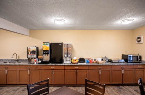 Berwick Hotel | Red Roof Inn Des Moines