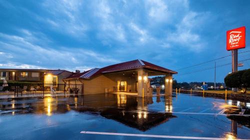 Dothan Hotel | Red Roof Inn Dothan