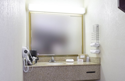 Edgewood Hotel | Red Roof Inn Edgewood