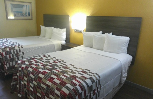 Coliseum Central Hotel | Red Roof Inn Hampton Coliseum