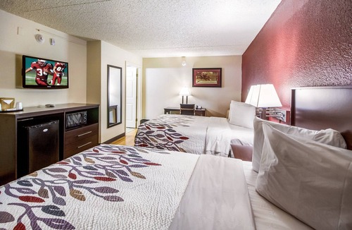 North Shore Hotel | Red Roof Inn Houston East – I-10