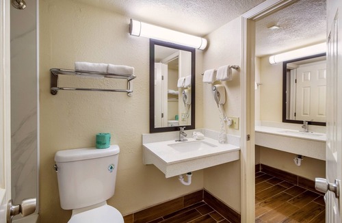North Shore Hotel | Red Roof Inn Houston East – I-10