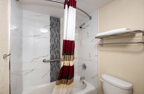 Houston Hotel | Red Roof Inn Houston North - FM 1960 & I-45