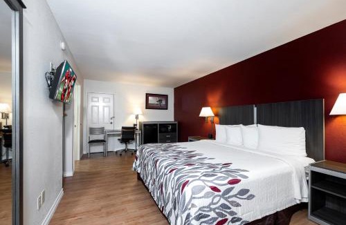 Houston Hotel | Red Roof Inn Houston North - FM1960 & I-45