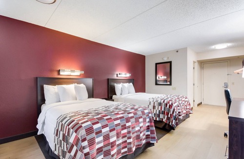 Bonanza Hotel | Red Roof Inn Laredo