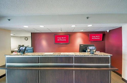 Bonanza Hotel | Red Roof Inn Laredo