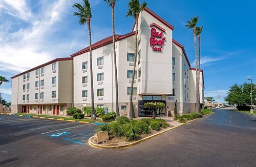 Bonanza Hotel | Red Roof Inn Laredo