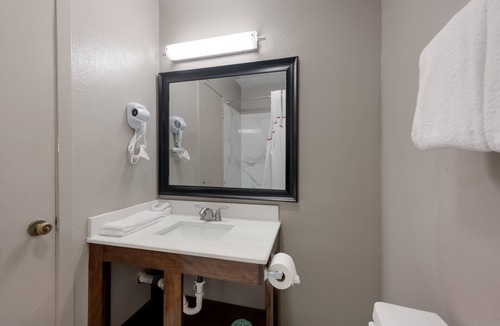 Madisonville Hotel | Red Roof Inn Madisonville