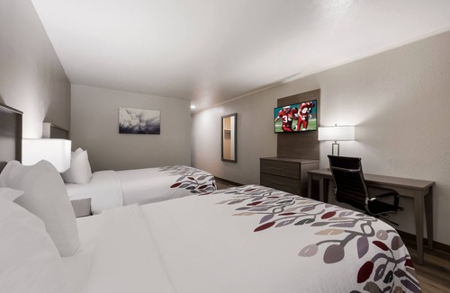 Madisonville Hotel | Red Roof Inn Madisonville