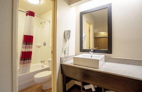 Buford Highway Hotel | Red Roof Inn PLUS+ Atlanta - Buckhead