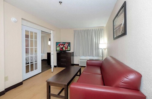 Franklin Park Hotel | Red Roof Inn PLUS+ Austin South – Airport.