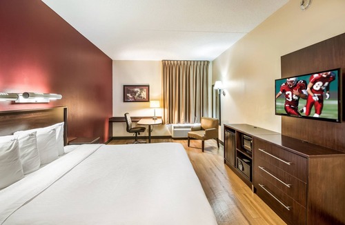 Franklin Park Hotel | Red Roof Inn PLUS+ Austin South – Airport.