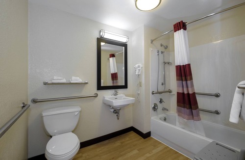 Franklin Park Hotel | Red Roof Inn PLUS+ Austin South – Airport.