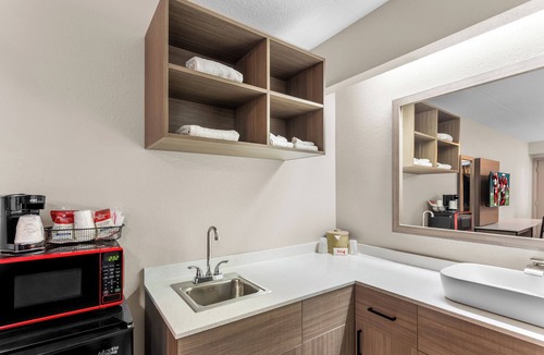 Hoffman Estates Hotel | Red Roof Inn PLUS+ Chicago - Hoffman Estates