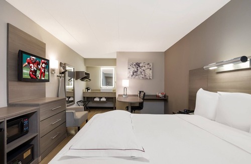 Naperville Hotel | Red Roof Inn PLUS+ Chicago - Naperville