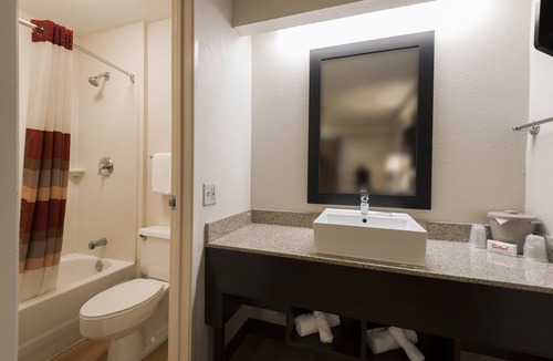 Willowbrook Hotel | Red Roof Inn PLUS+ Chicago - Willowbrook