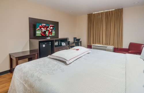 Burleson Hotel | Red Roof Inn PLUS+ Fort Worth - Burleson
