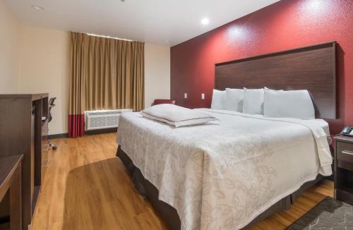 Burleson Hotel | Red Roof Inn PLUS+ Fort Worth - Burleson