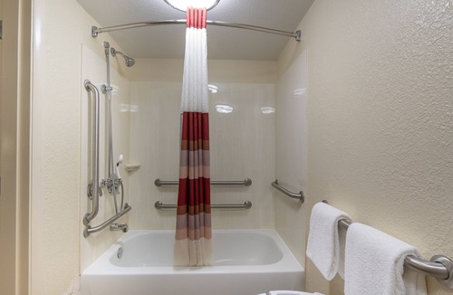 Addicks Hotel | Red Roof Inn PLUS+ Houston - Energy Corridor